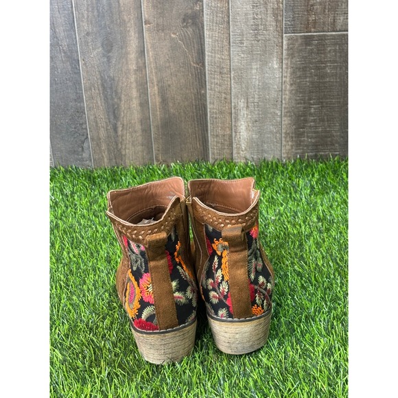 Tiara Los Angeles Womens Brown Faux Suede Embroidered Floral Ankle Boots - Picture 5 of 9